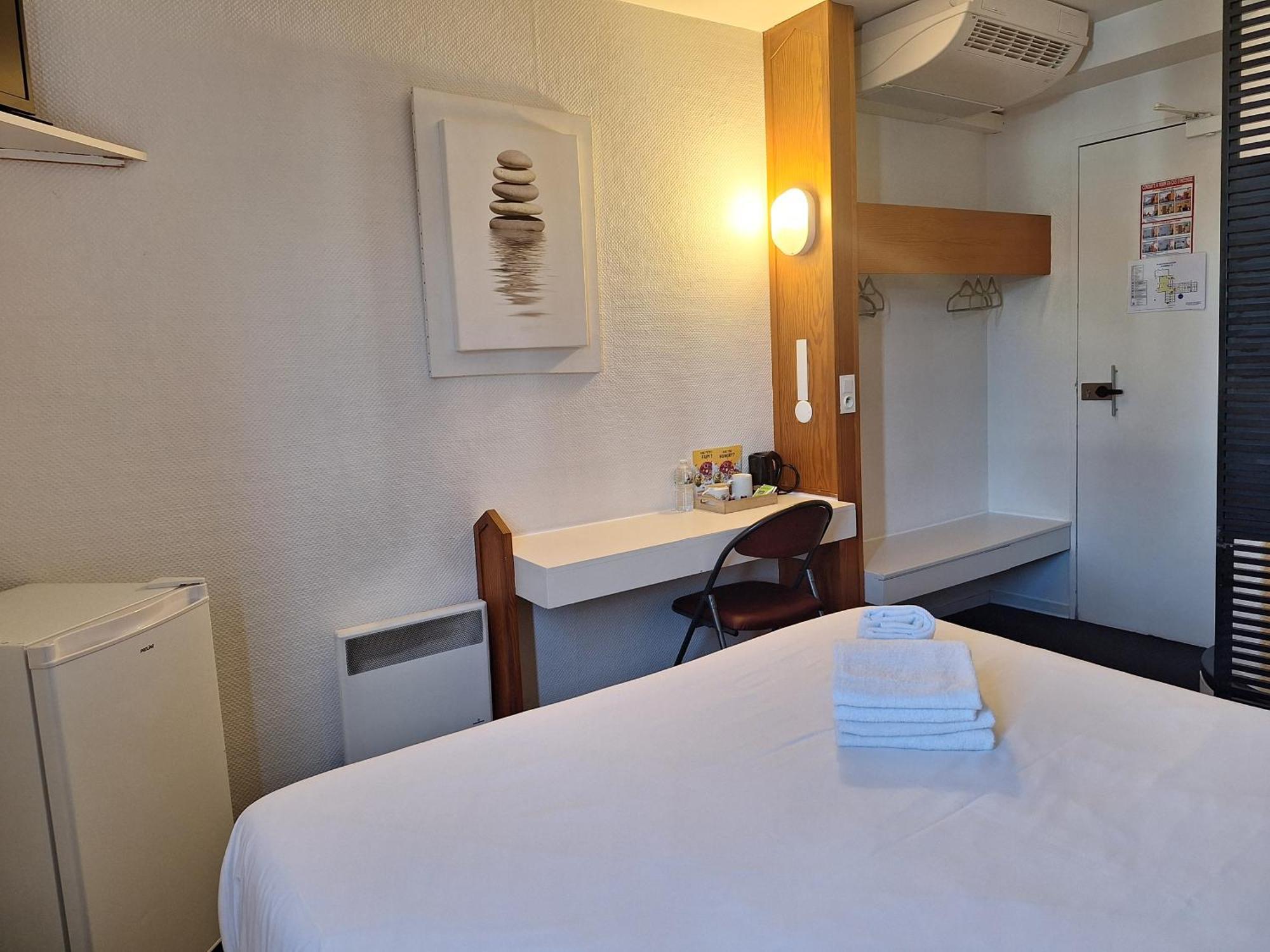 Escale Kennedy Hotel Merignac  Ngoại thất bức ảnh
