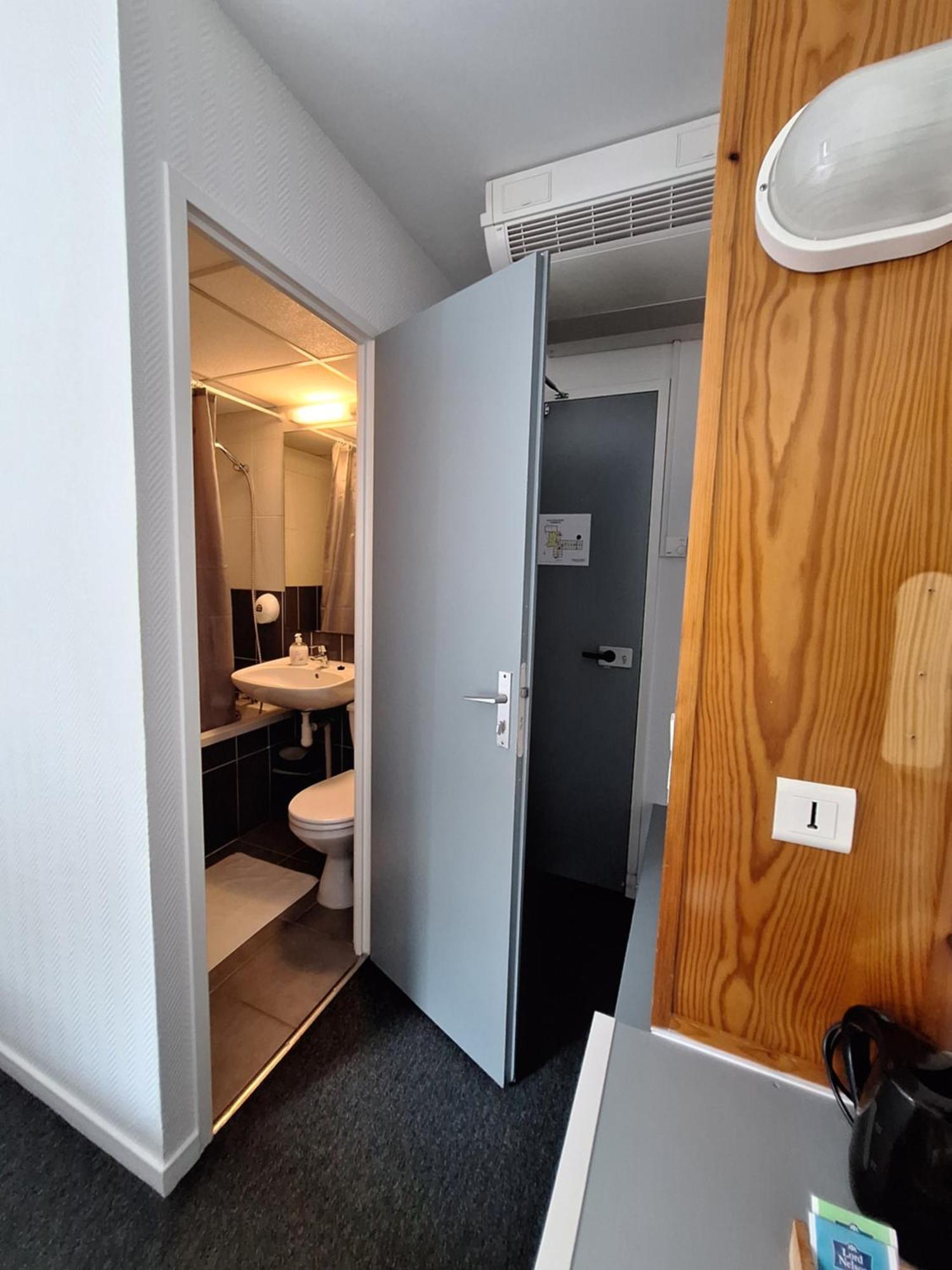 Escale Kennedy Hotel Merignac  Ngoại thất bức ảnh