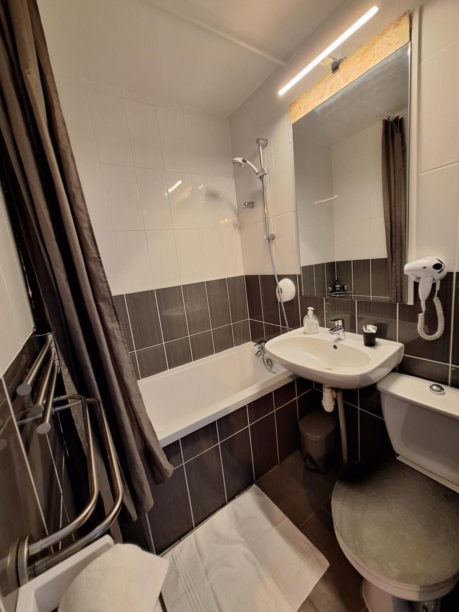 Escale Kennedy Hotel Merignac  Ngoại thất bức ảnh